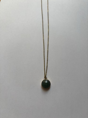Goldene kette mit grünem - kette,